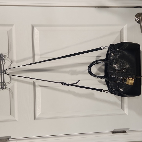 Steve Madden Elegant Black Handbag - Picture 9 of 10